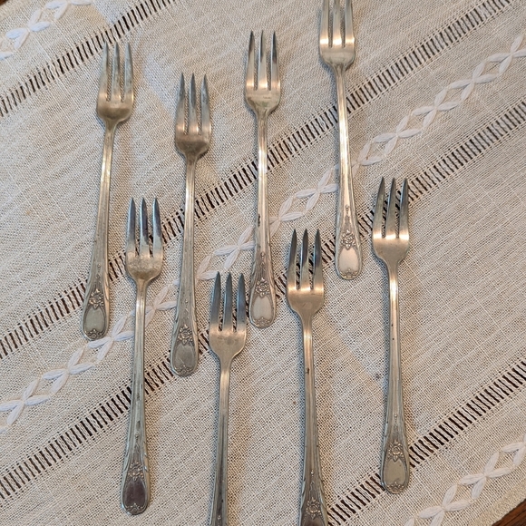 Vintage 1946 (8) Silver plated Cocktail Forks - "Newport" Pattern - Picture 6 of 7